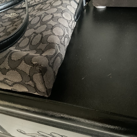 Classic COACH pre-loved cross body bag - Picture 11 of 12